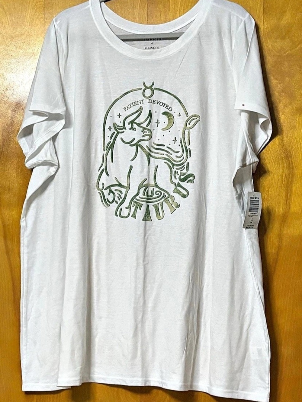 Torrid 4X Graphic Taurus Tee White Size 4X NWT Zodiac